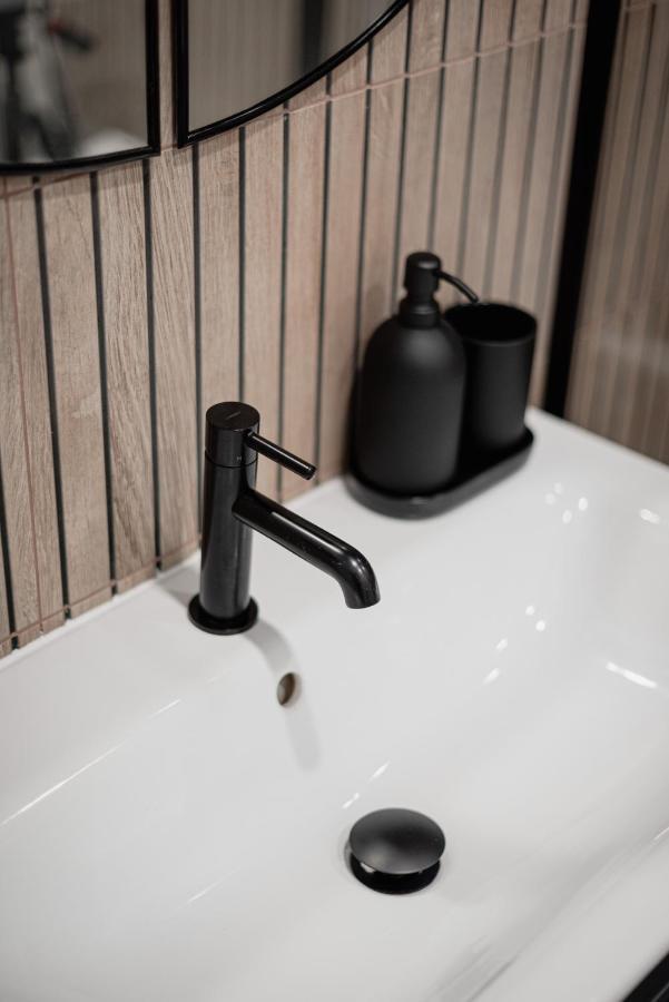 Homewell Apartments Game And Movie Познань Екстер'єр фото