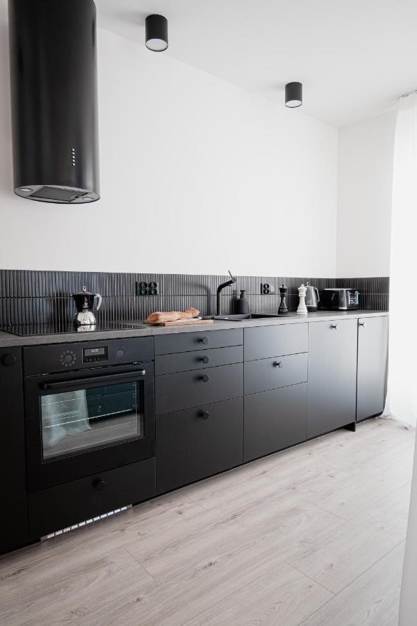 Homewell Apartments Game And Movie Познань Екстер'єр фото